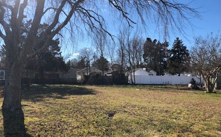 92 B Pinetree Drive, Villas