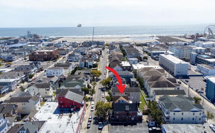 208 E Maple Avenue, Wildwood