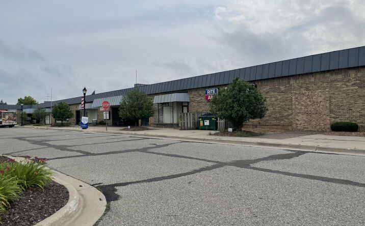 560 Covered Village, Belding