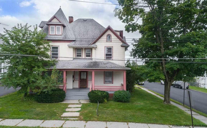 52 Grand Avenue, Middletown