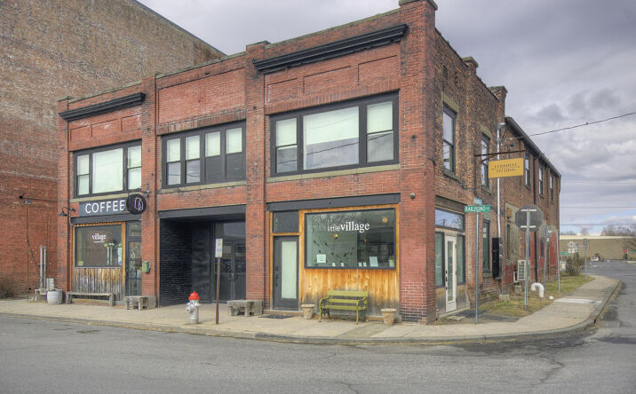 17 Railroad, Kingston