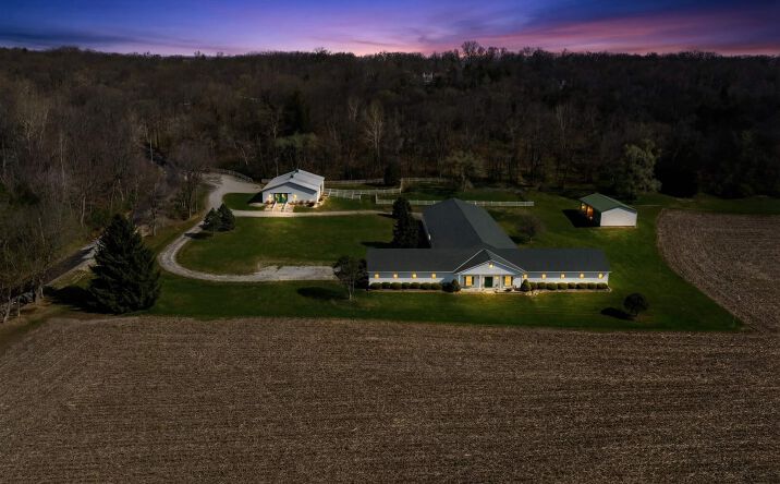 221 W SINGING WOODS Road, Chillicothe