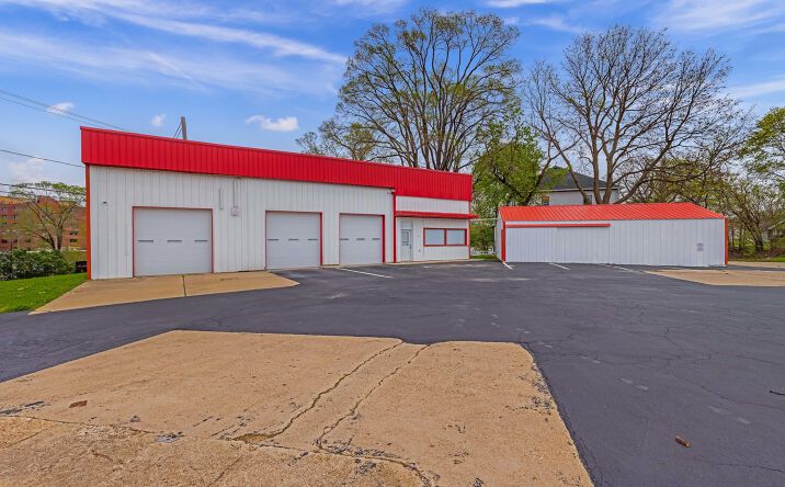 319 S Adams Avenue, Freeport