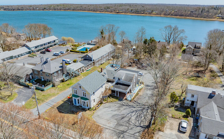 21 S Orleans Road, Orleans