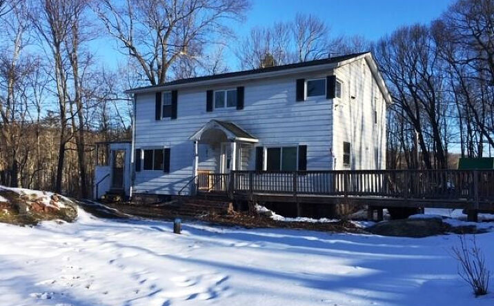 596 Milton Turnpike, Highland