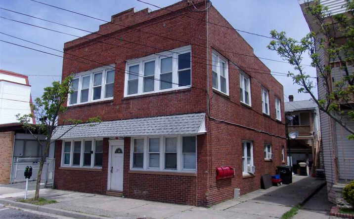 215 E Burk Avenue, Wildwood