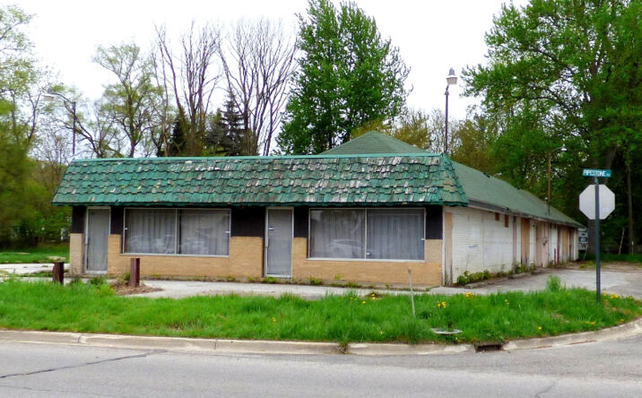 1492 PIPESTONE Road, Benton Harbor