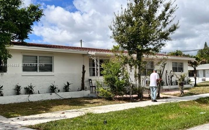 901 SW 4th Ter, Hallandale Beach