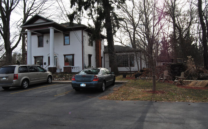 1612 E Centre, Portage
