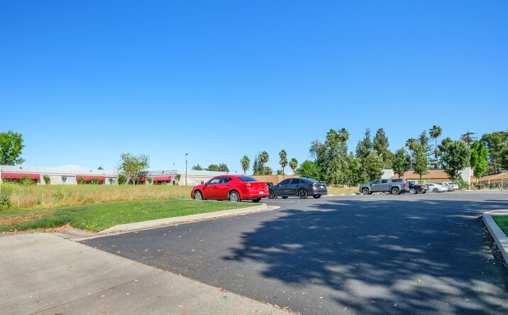2102 N Fine Ave, Fresno