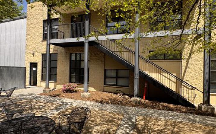 669 Berkmar Cir, Charlottesville