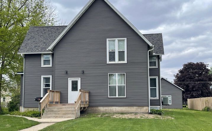 1221 Main Street, Grinnell