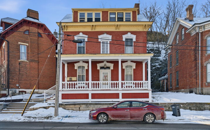 306 W Locust St, Dubuque