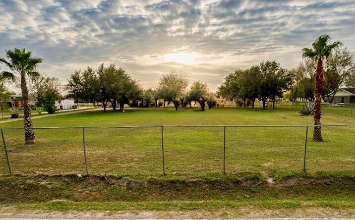 1019 W Mile 14 1/2 N, Weslaco