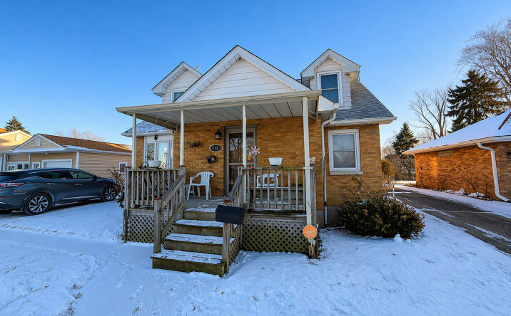 2121 Pearsall Parkway, Waukegan