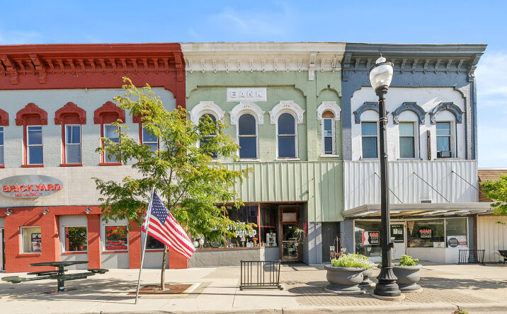 110 W Main St, Stanton