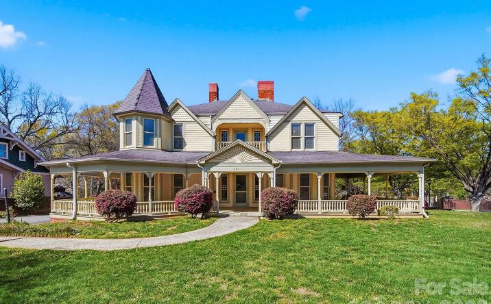 121 5th Avenue Ne, Hickory