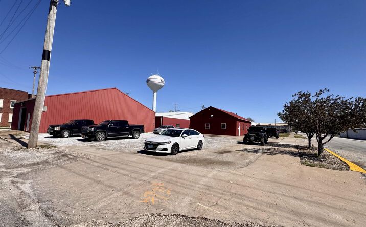 205 W MAIN Street, Bushnell