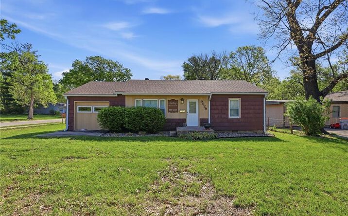 9529 Pflumm Road, Lenexa