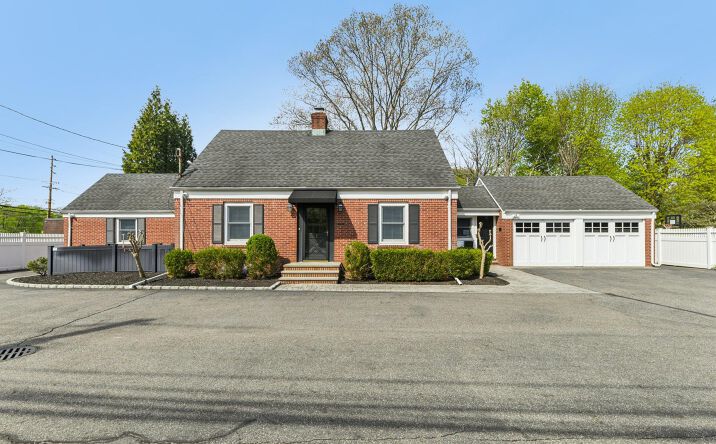 1 Huntington Bay Road, Huntington