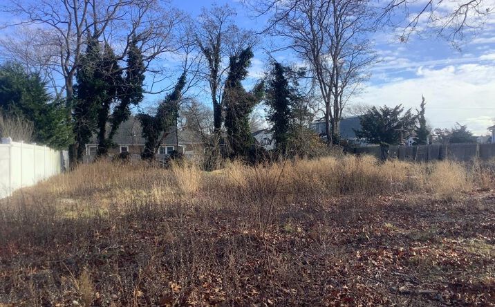201 Phyllis Drive, Brookhaven