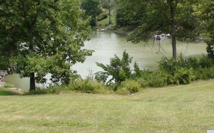 Fox Run Road, Athens