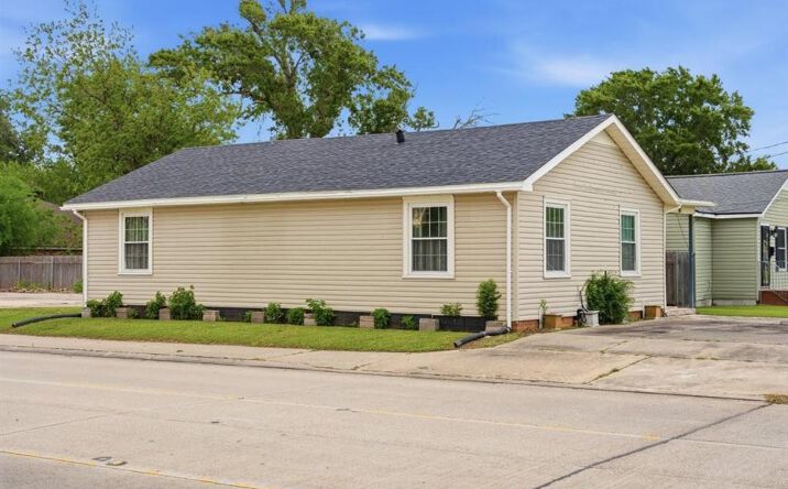 242 West Hale Street, Lake Charles