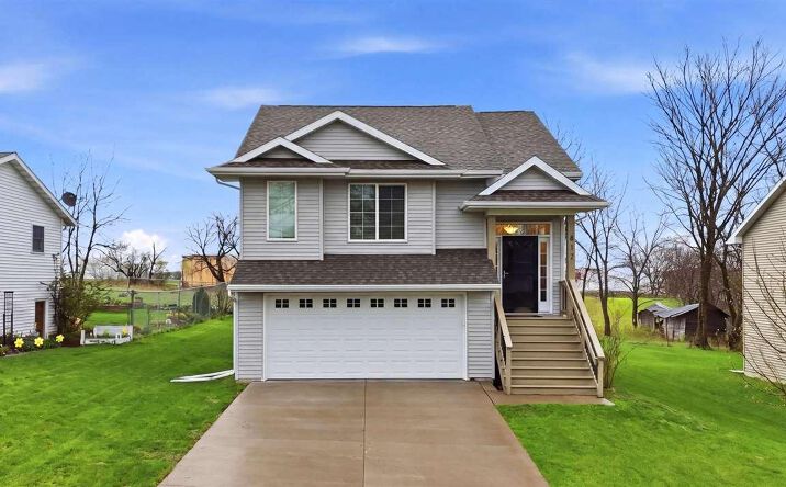 817 Hughes St, Coralville