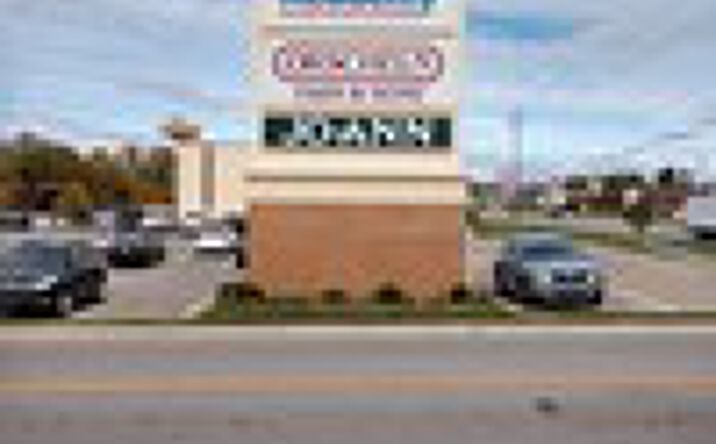 1137 SW Wanamaker Road, Topeka