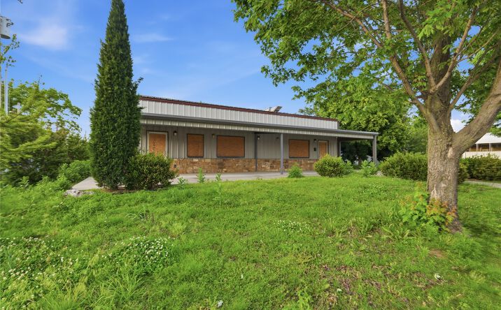 6151 E Tecumseh Street, Tulsa