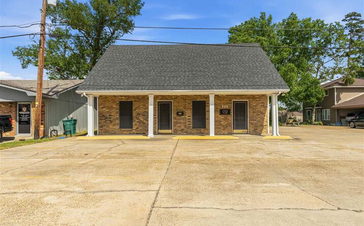 220 N Cities Service Highway, Sulphur