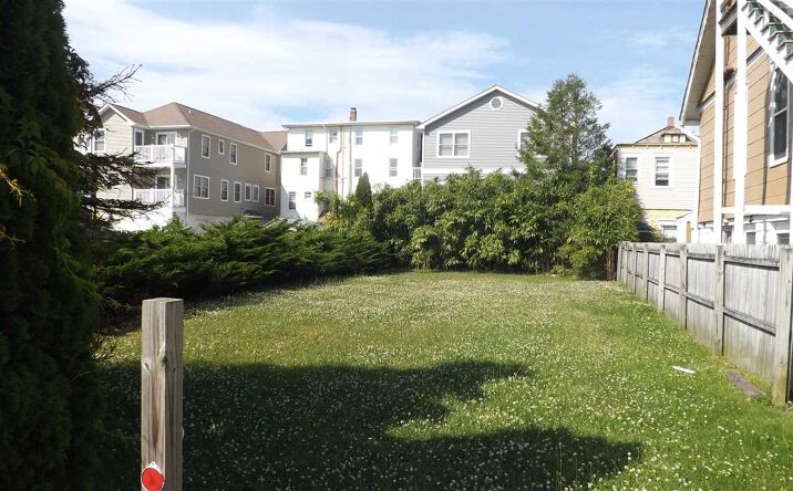225 E Youngs Avenue, Wildwood