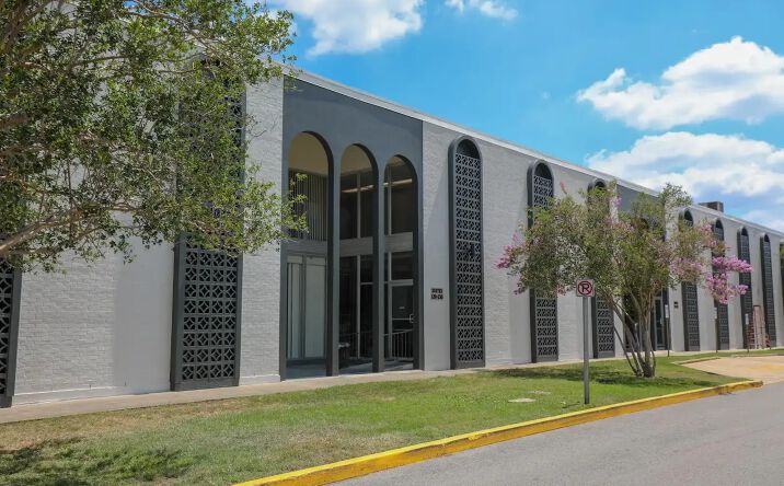2121 N Causeway Blvd, Metairie