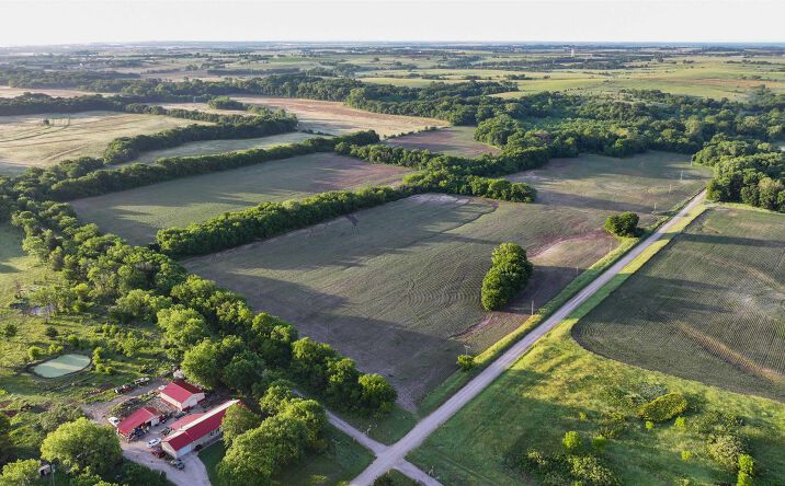 S Davis RD, Osage City