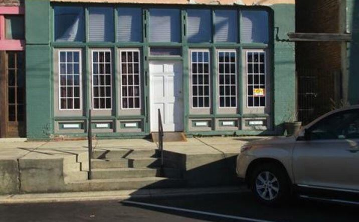 118 N MAIN Street, Newton