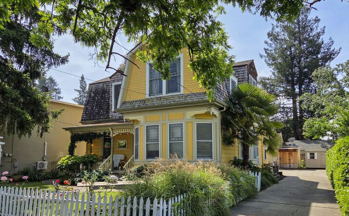 150-152 W 8th, Santa Rosa