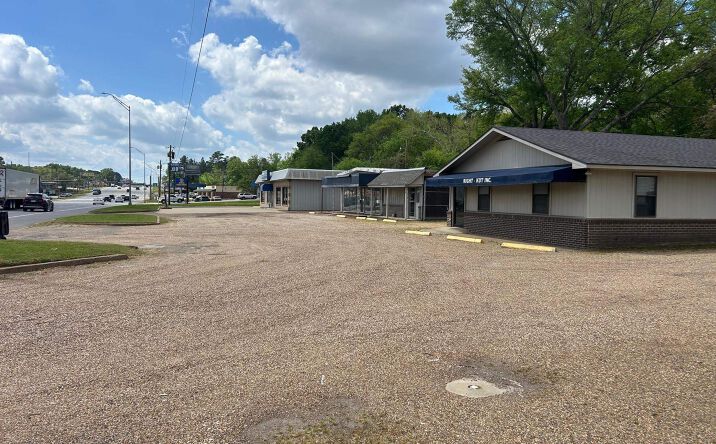 903 E End Blvd South, Marshall