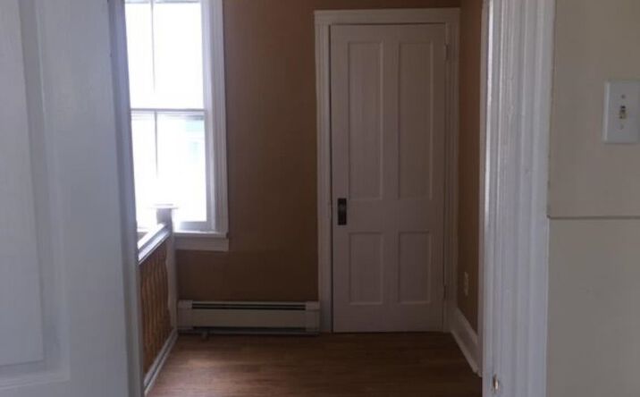 618-620 Adams Avenue, Woodbine