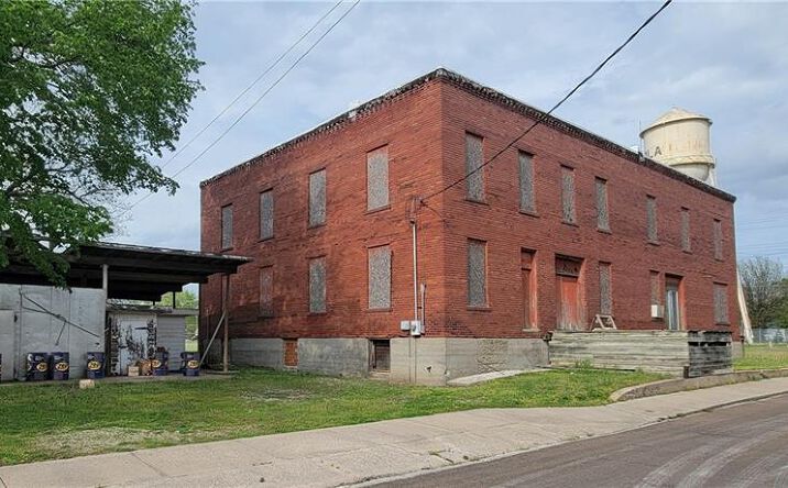 512 E Monroe Street, Iola