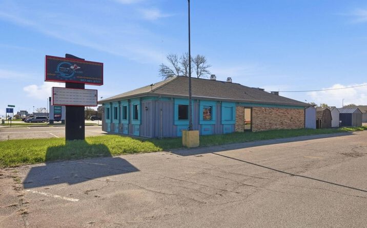 1404 E COLLEGE DR, MARSHALL