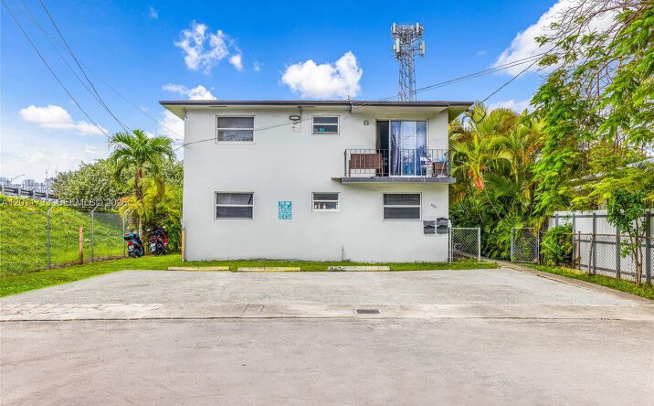 650 NW 28th St, Miami