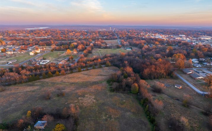 8 N Pierce Avenue, Wagoner