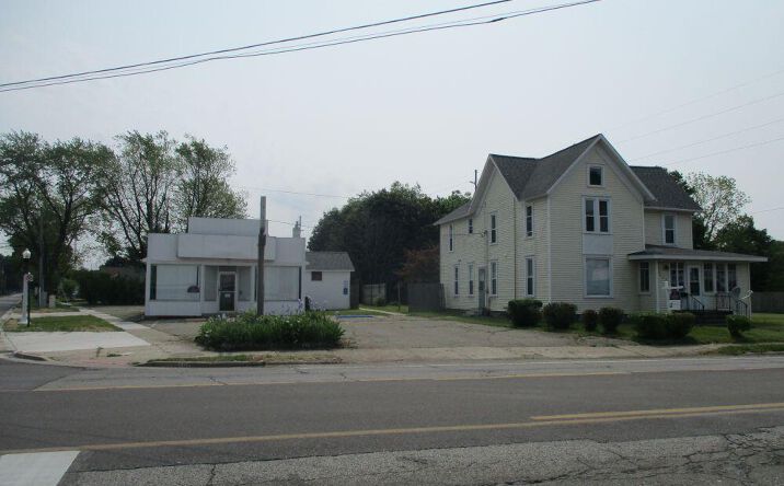 409-411 N N Nottawa Street, Sturgis