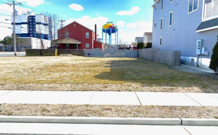 3805 Arctic, Wildwood