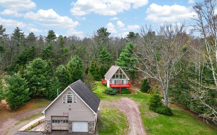 85 Beaver Brook Road, Highland