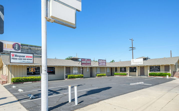 2804 North Blackstone Avenue, Fresno