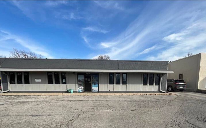 5805 FLEUR DR, DES MOINES