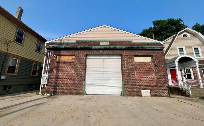461 Douglas Avenue, Providence