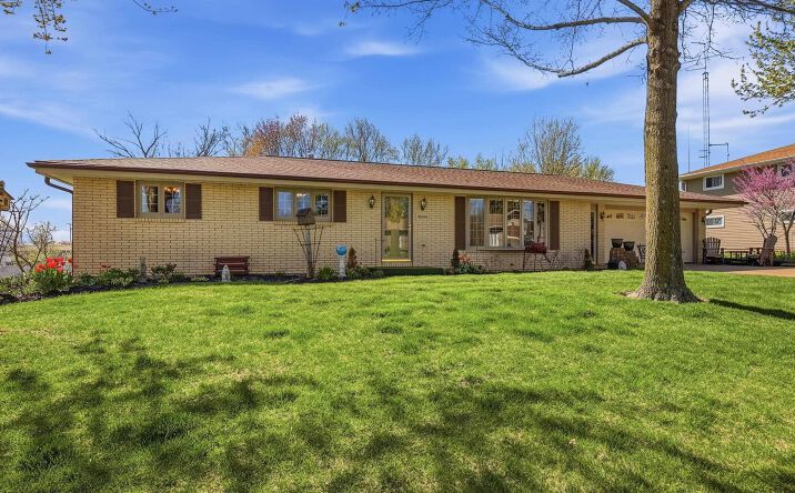 10544 Cedar Point Court, Dubuque