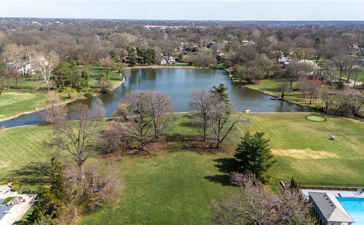 8801 Mission Road, Leawood